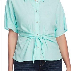 Vince Camuto  Short sleeve top.